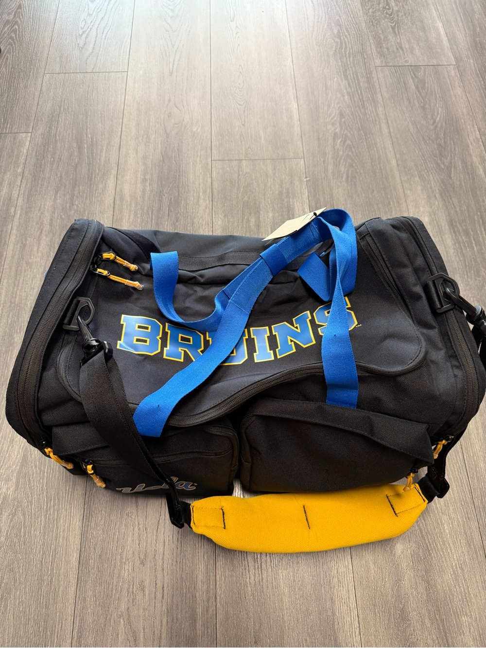 UCLA Bruins Team Issued Nike Travel Duffle Bag Game Football Baseball PE New